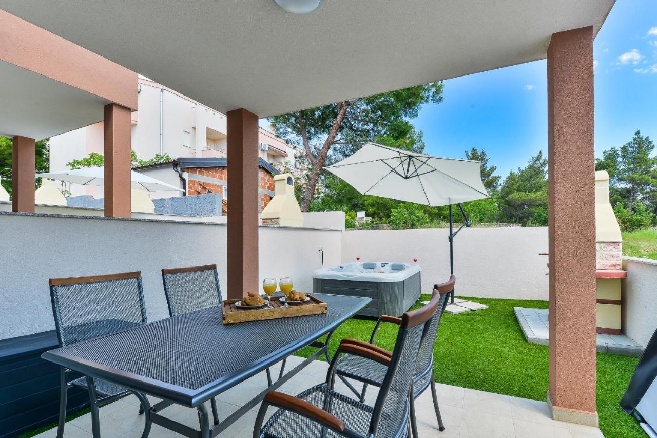Cascada Villas With Private Jacuzzi And Private Parking Starigrad Paklenica Exterior foto