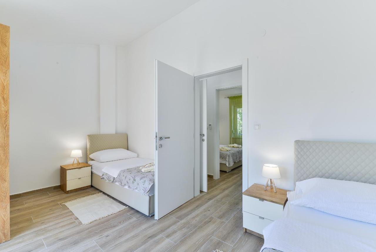 Cascada Villas With Private Jacuzzi And Private Parking Starigrad Paklenica Exterior foto